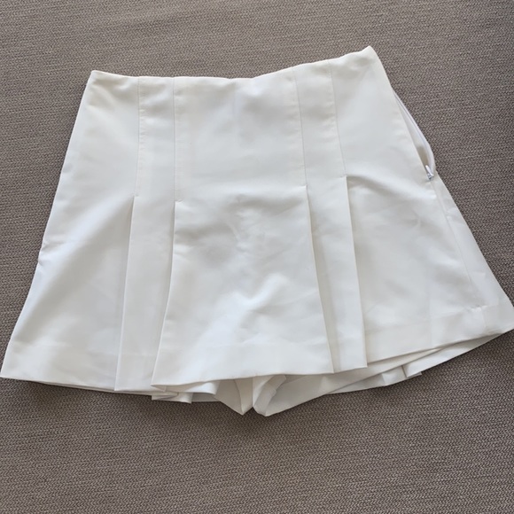 Zara mini skirt/short under - Picture 3 of 4